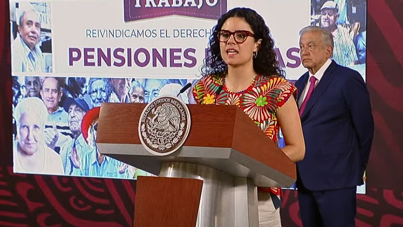 López Obrador firma un decreto trascendental para asegurar pensiones dignas; avances en seguridad social y desafíos contra la desinformación.