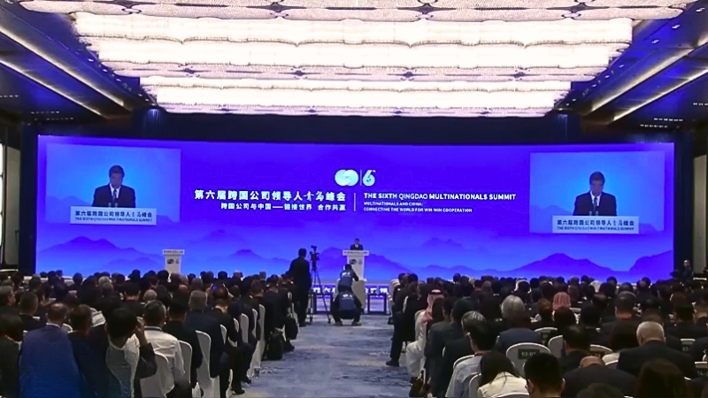 El viceprimer ministro He Lifeng invita a inversores globales a aprovechar las oportunidades en China, destacando políticas de apertura de alto nivel y un entorno favorable para los negocios.