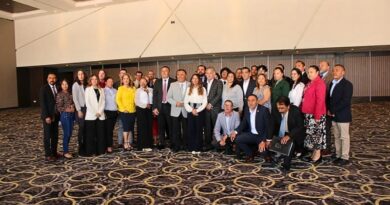 El funcionario participó en el Foro Jurídico Analítica, donde resaltó la importancia del intercambio de ideas, la preparación profesional y el diálogo para construir soluciones a los desafíos del país.