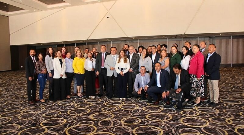 El funcionario participó en el Foro Jurídico Analítica, donde resaltó la importancia del intercambio de ideas, la preparación profesional y el diálogo para construir soluciones a los desafíos del país.